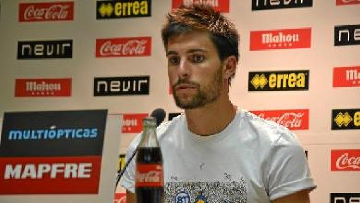 Adrián González en rueda de prensa.o,