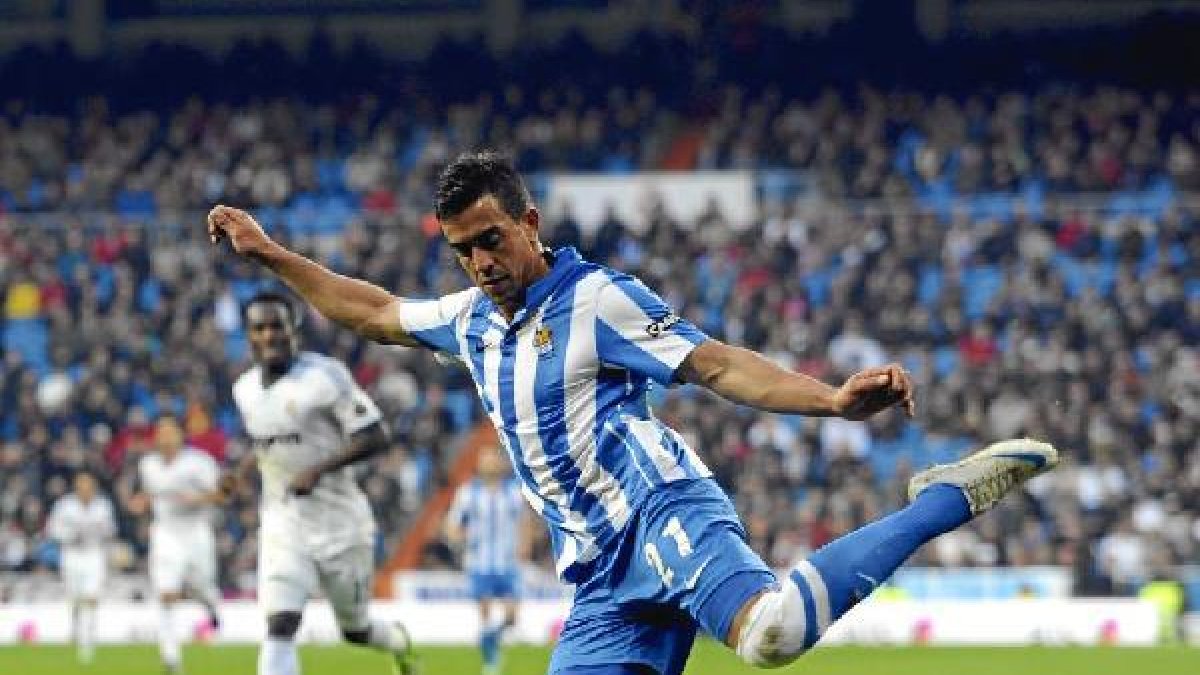 El nuevo jugador del Depor en un partido disputado en el Bernabéu.tyle>.apqj{position:abso