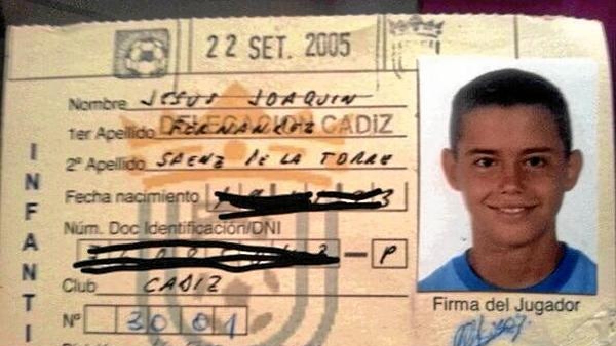 Este niño se está haciendo un hombre y un gran futbolista en el Almería.tyle>.apqj{positio