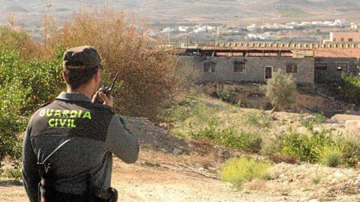 El menor se encontraba en una granja de pollos cuando se originó el incendio. tyle>.apqj{p