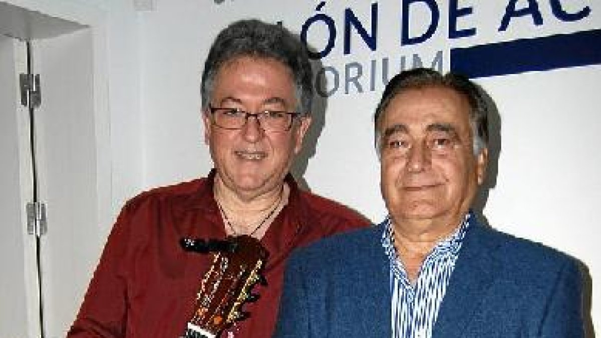 Calixto Sánchez, durante su intervención en el Museo de la Guitarratyle>.apqj{position:abs