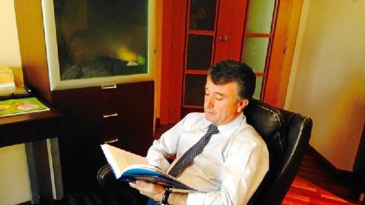 Rafael Úbeda, empresario, en un rincón de su finca de Tabernase
