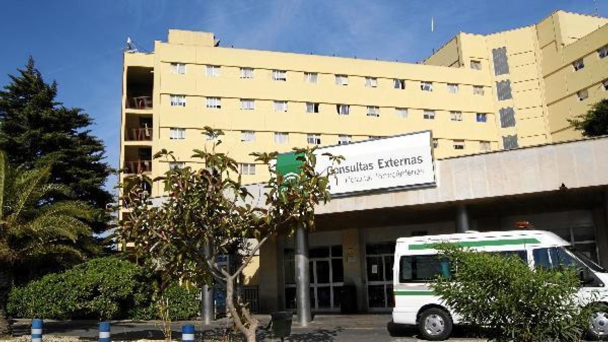 Acceso a las consultas Externas en el centro hospitalario Torrecárdenas.tyle>.apqj{positio