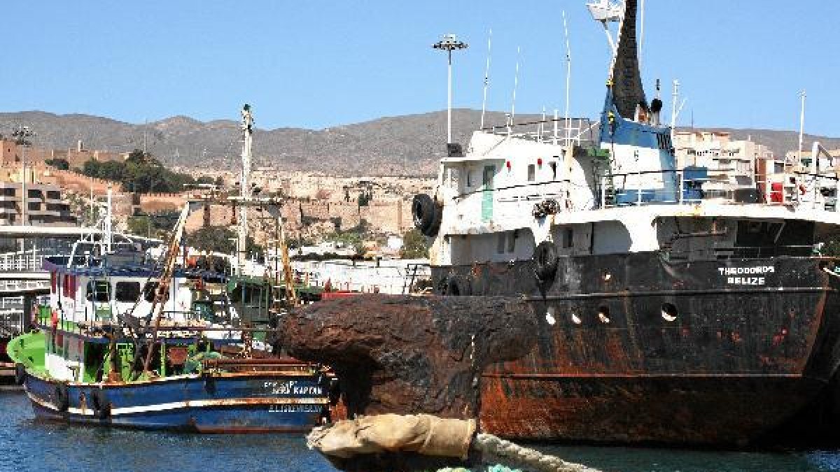 Los barcos Barbosa y Berk Kaptan en el puerto.x