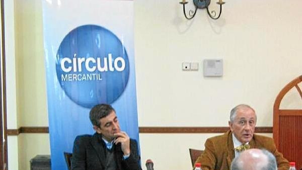 Conferencia reciente de Inocencio Arias en las instalaciones del Círculo Mercantil. tyle>.