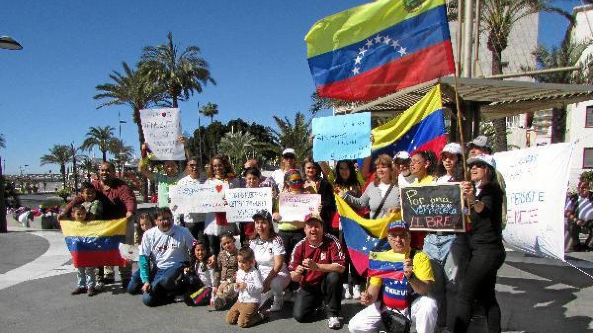 la Agrupación de venezolanos, ayer en la Rambla. e;clip:rect(46