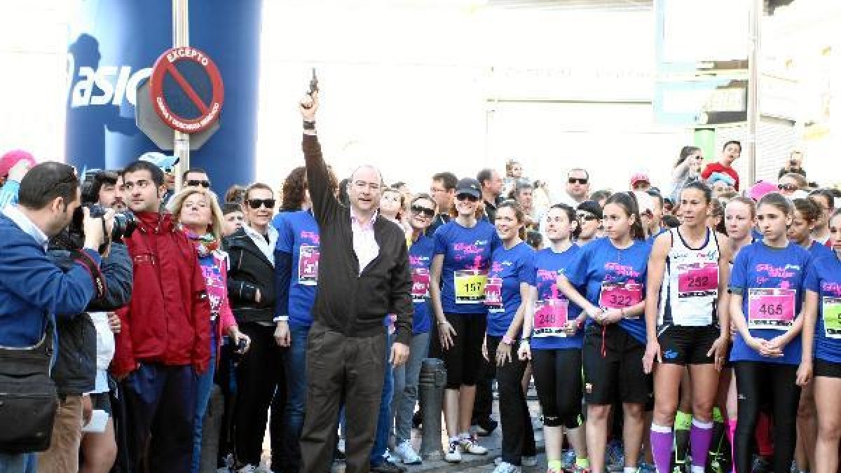 Luis Rogelio dará la salida a una carrera en la que ellas ganarán euros.tyle>.apqj{positio