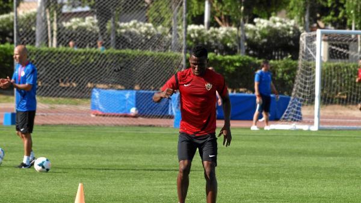 Jonathan estuvo en Francia con su Selección.x,a