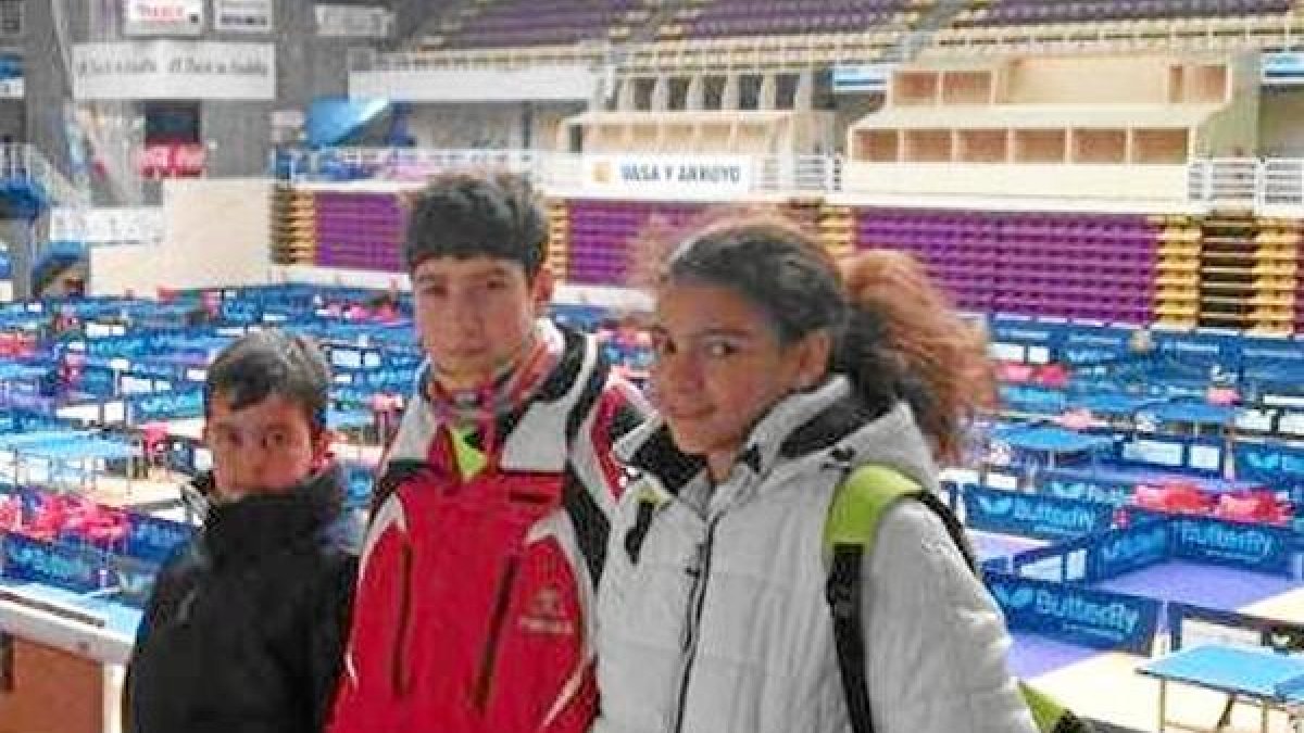 Ana, Dani y Pablo, antes de iniciar la competición.e;clip:rect(