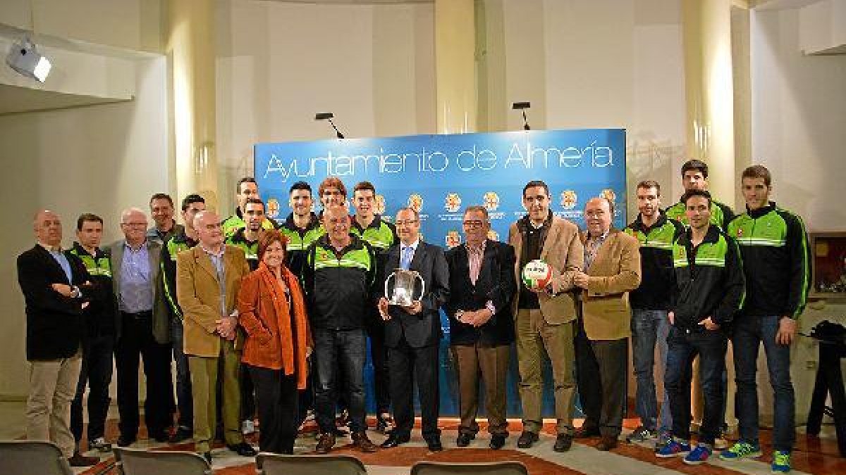 Unicaja Almería, con Luis Rogelio Rodríguez-Comendador.e;clip:r