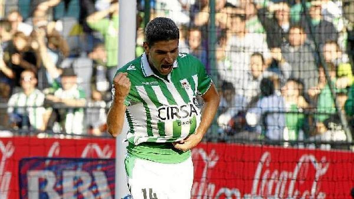 Salva Sevilla espera una llamada del Betis antes de tomar una decisión.tyle>.apqj{position