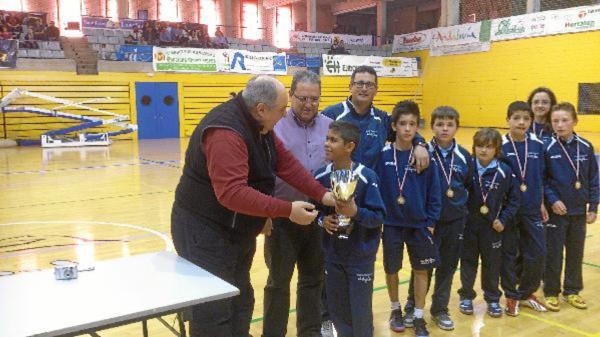 Juan Mateo junto a Vicente Puertas en el pabellón de El Ejido.e
