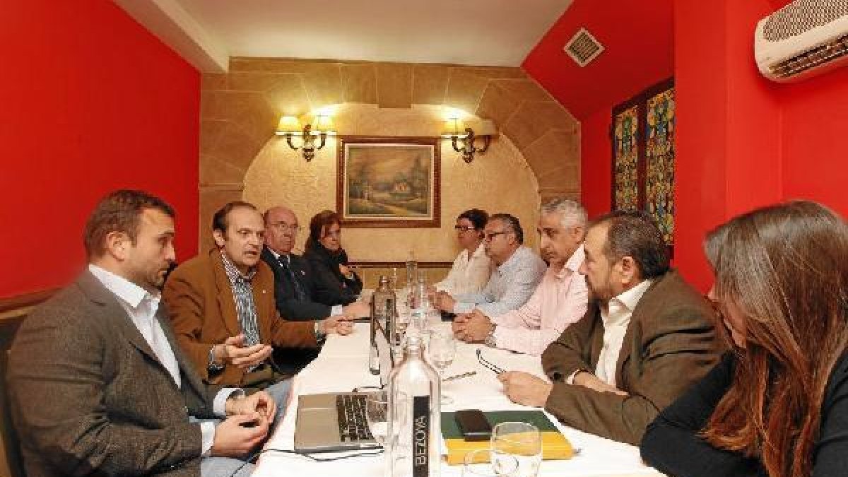 Los presidentes se movilizan para buscar soluciones.e;clip:rect