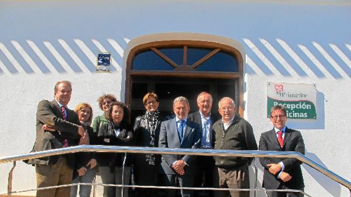 Adriana Valverde y Antonio González en Primaflore;clip:rect(469