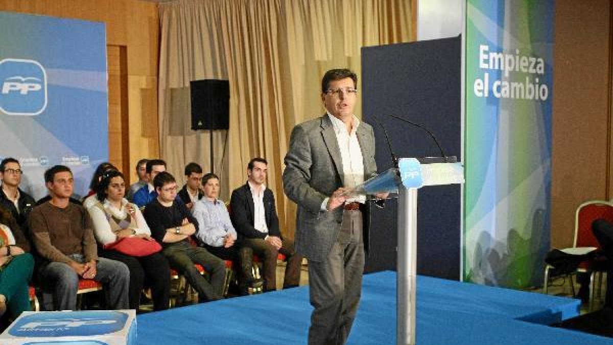 Juan José matarí en una foto de archivo previa a las pasadas elecciones nacionales.tyle>.a