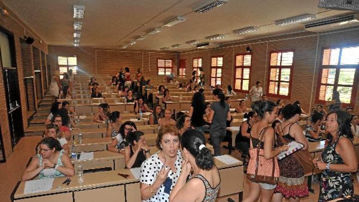 Oposiciones a maestro celebradas en la UAL.x,au