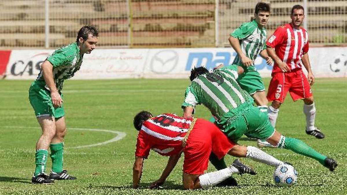 En un Almería B-Vícar, de Tercera, en el campo Juan Rojase;clip