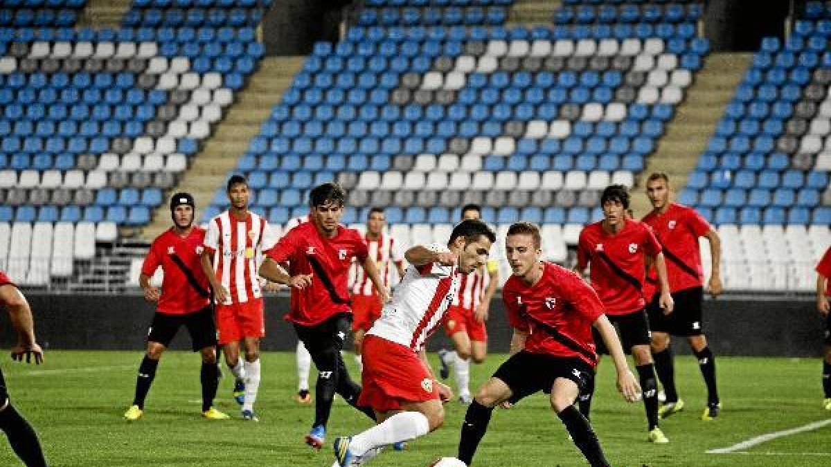 Los equipos filiales compiten en una división plagada de veteranos.tyle>.apqj{position:abs