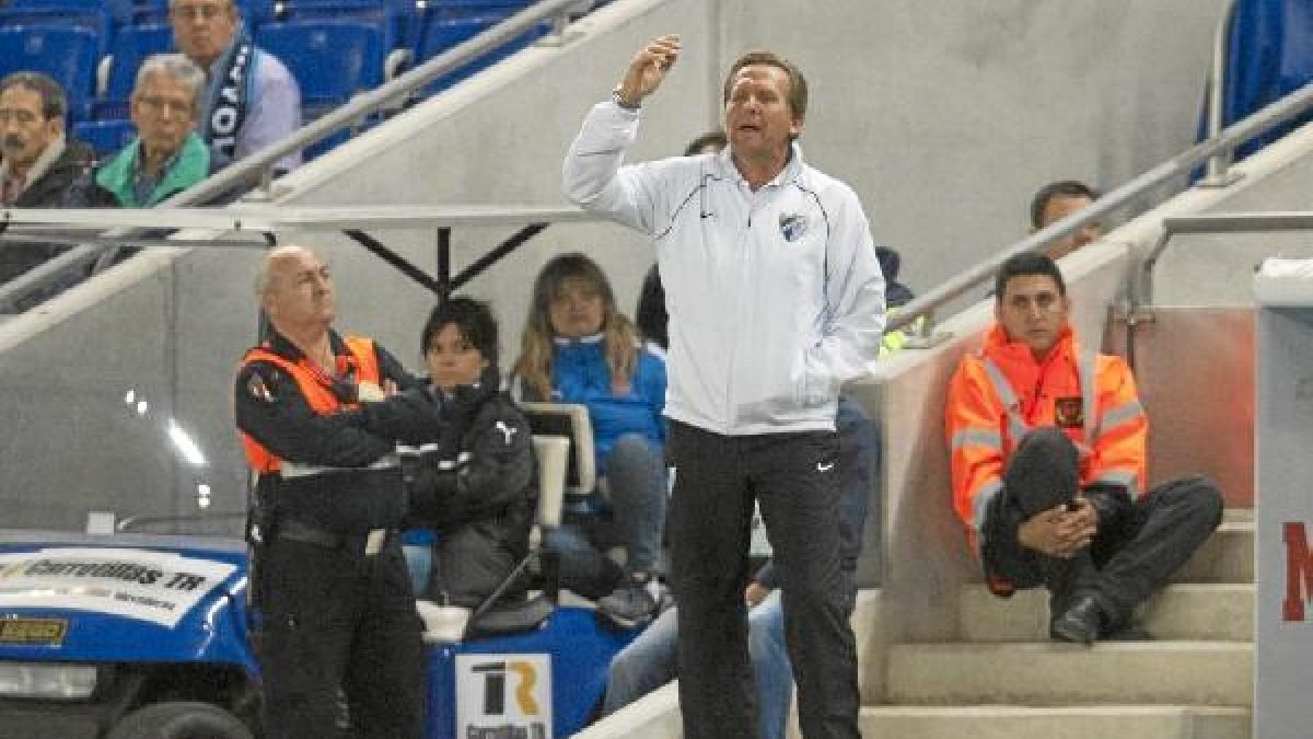 Schuster se mantiene en el cargo perse a las críticas de los aficionados.tyle>.apqj{positi