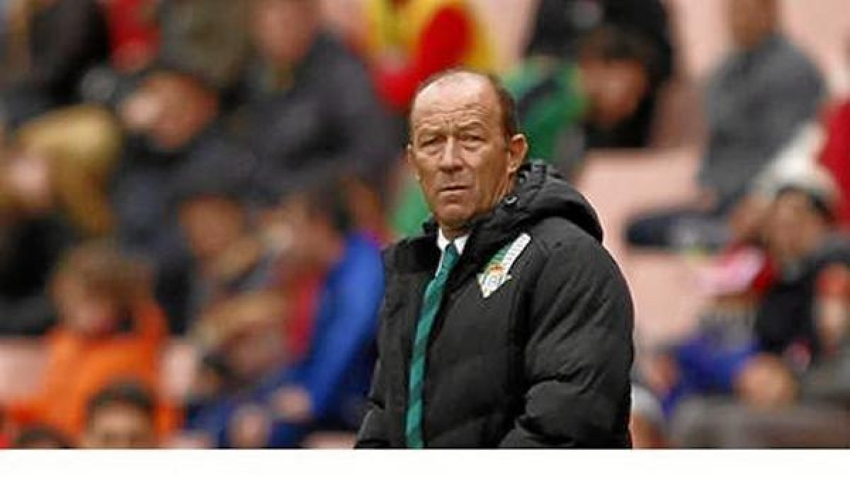 Gaby Calderón quiere un Betis del futuro muy sólido.e;clip:rect