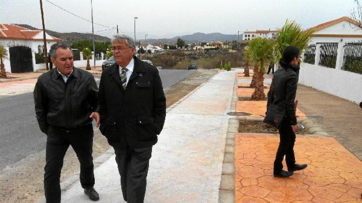 Cristóbal García y Andrés García Lorca durante la visita de este último al municipio.tyle>
