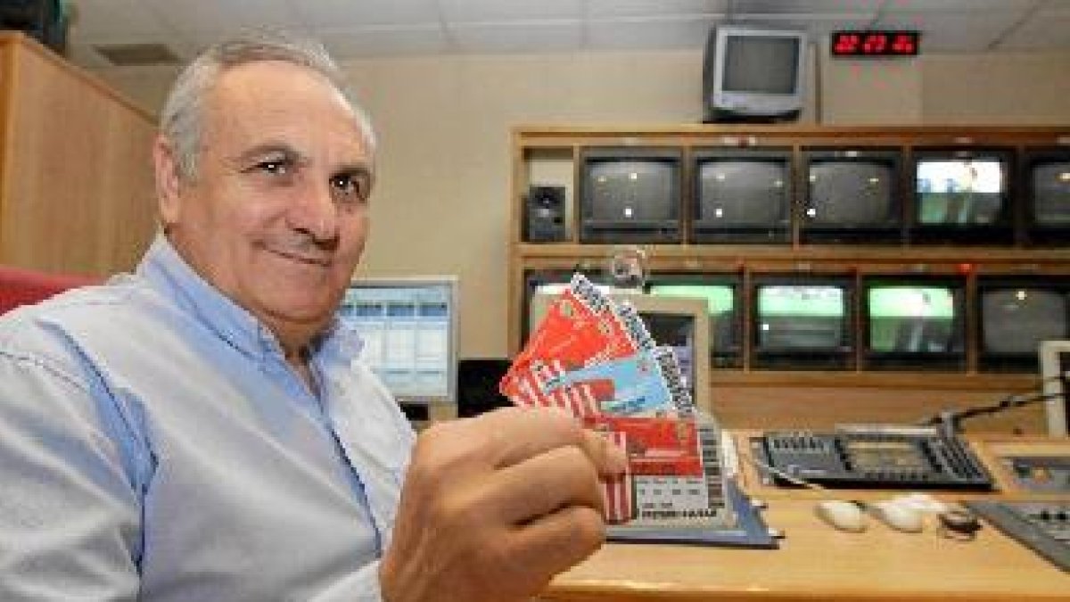 Alfonso García cuenta con los más fieles para los partidos en casatyle>.apqj{position:abso