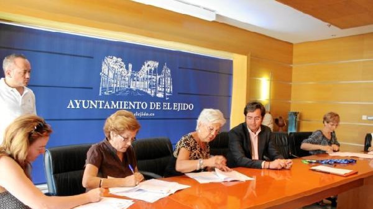 Foto de archivo del día de la inauguración del centroe;clip:rec