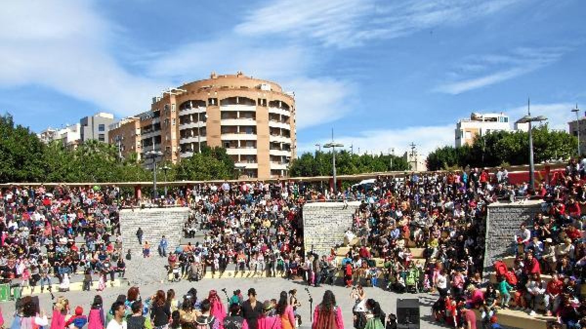 Aspecto que presentó en la mañana de ayer el Anfiteatro de la Ramblatyle>.apqj{position:ab