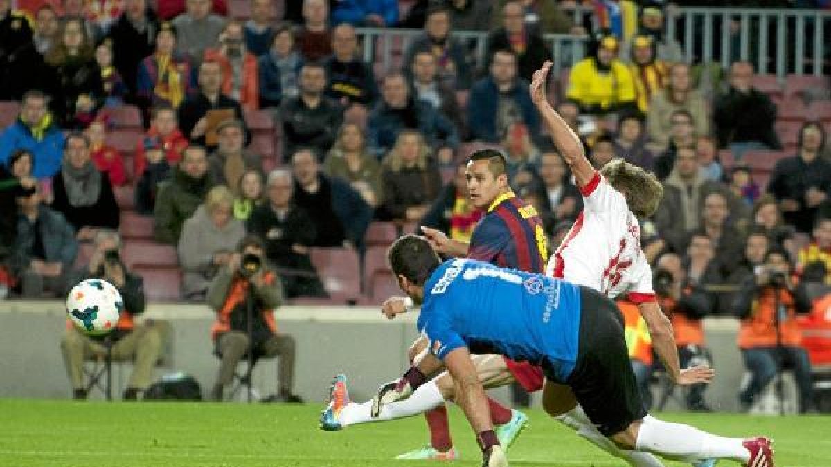 Alexis hizo el primer golo,469px);}</