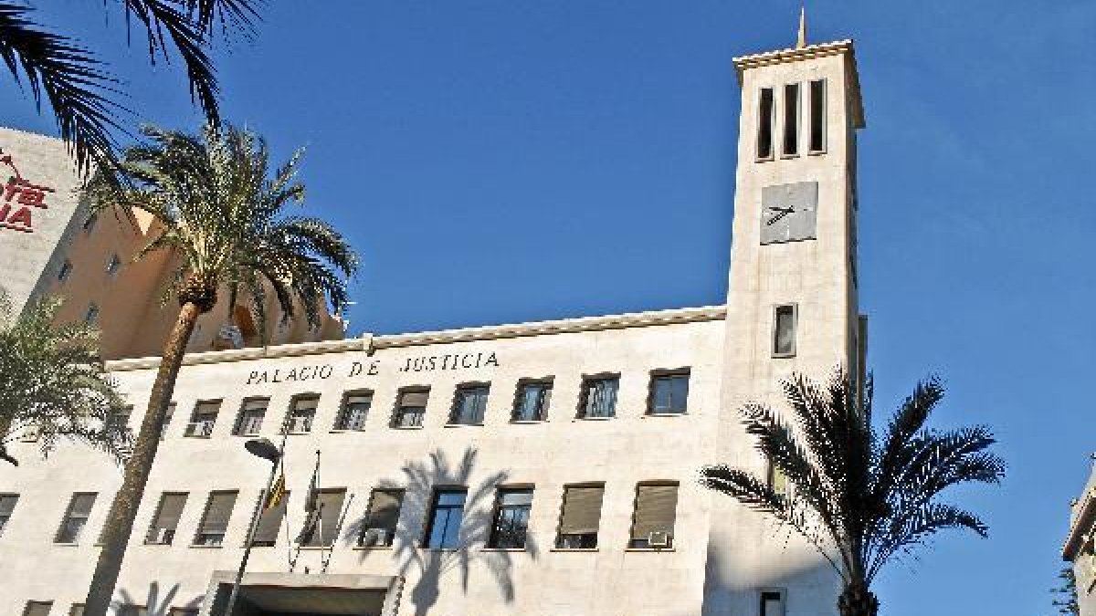 Panorámica de la Audiencia Provincial de Almería.e;clip:rect(46