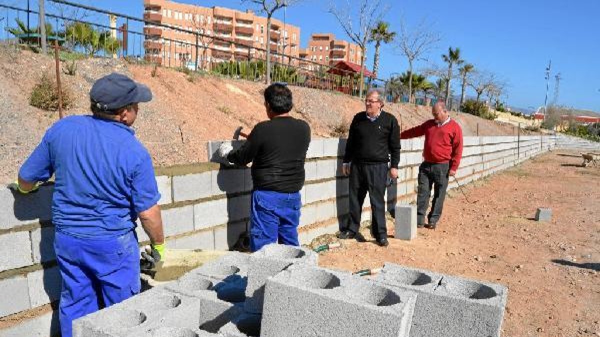 El alcalde visitó las obraso,469px);}