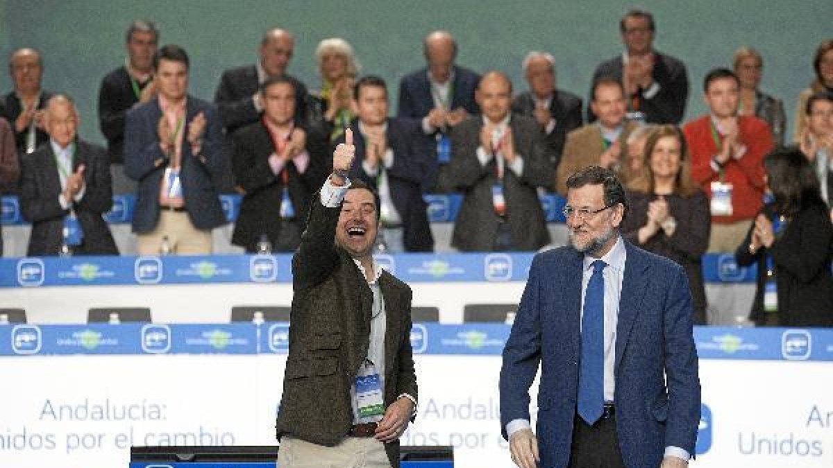 Los líderes populares en la clausura.