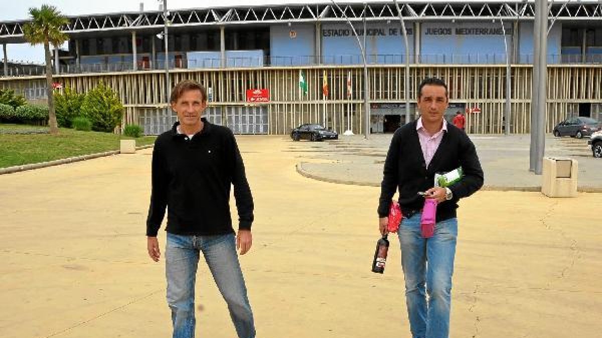 Oltra el día de su despedida en el Almería.x,au