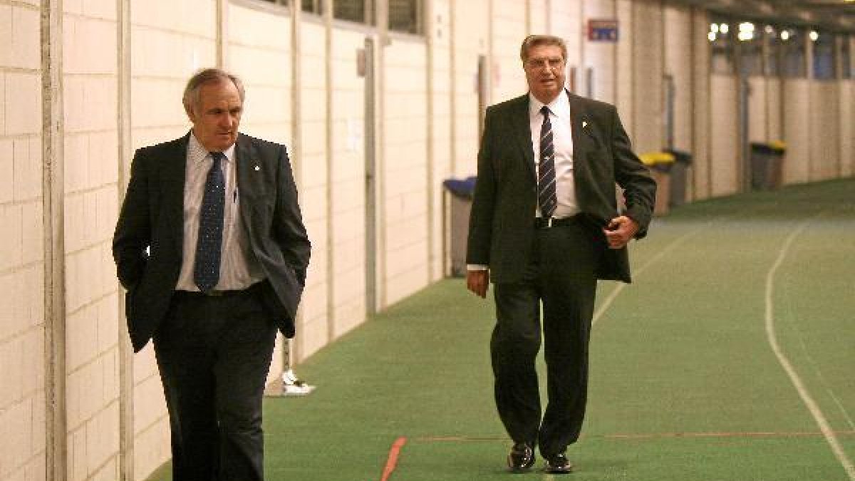 Jesús Verdejo con Alfonso García en la zona mixta del Estadio Mediterráneotyle>.apqj{posit