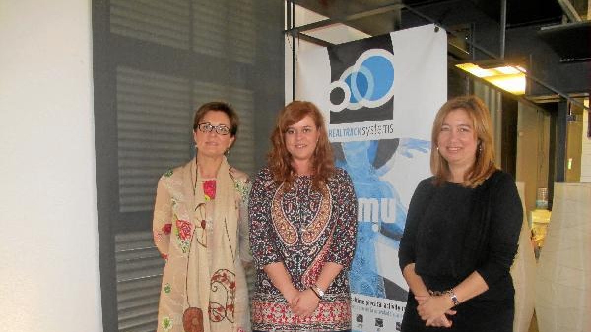 La delegada de Innovación; la gerente de RealTrack Systems; y la directora general de Telecomunicaci