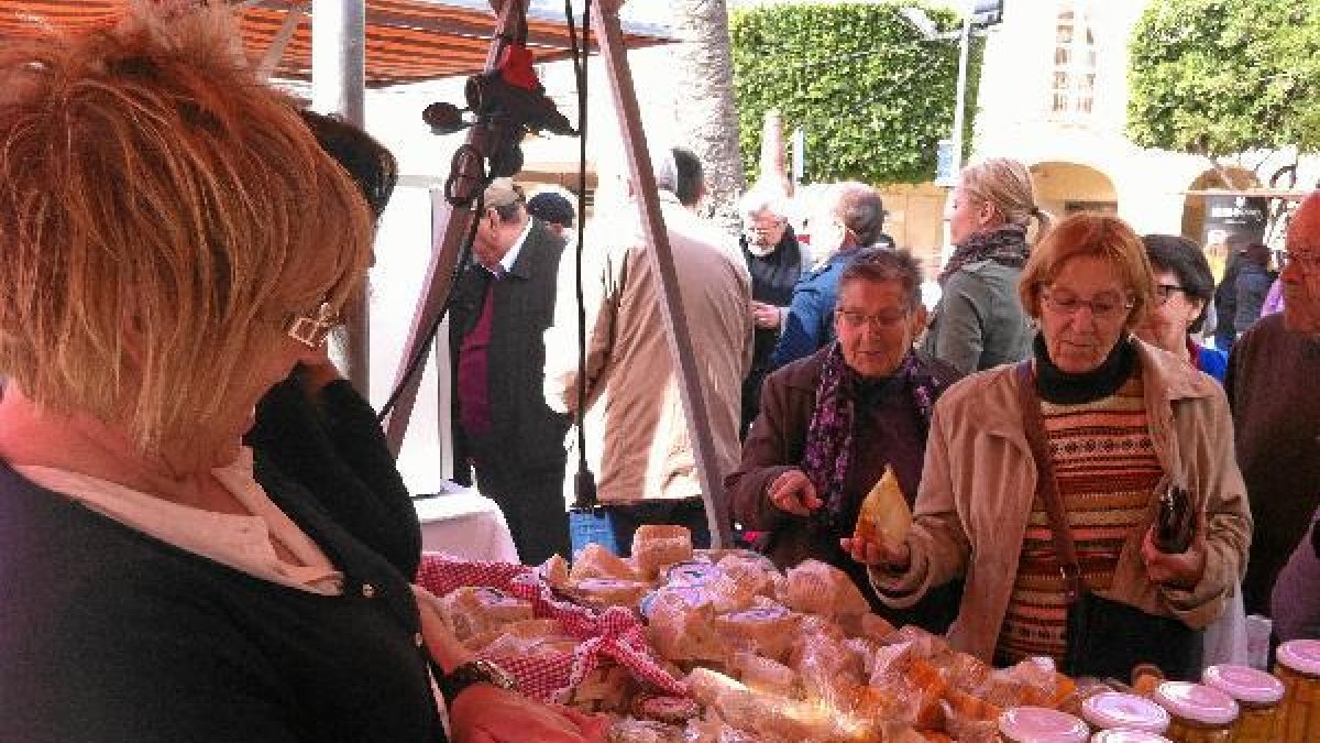 Uno de los puestos de la Feria del Queso Artesano.e;clip:rect(4
