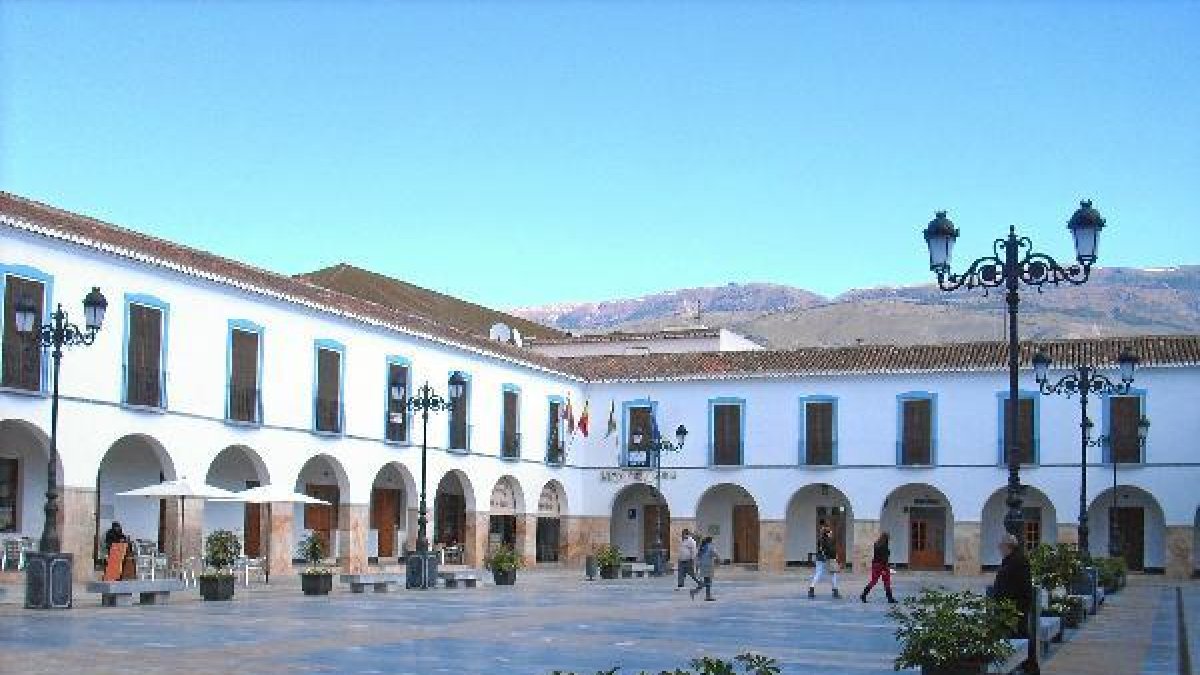 Plaza Porticada de la localidad virgitana.x,aut