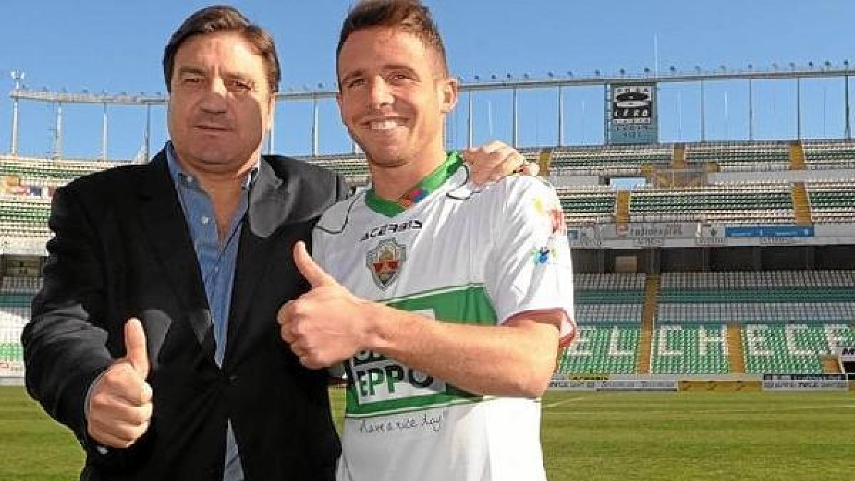 El presidente, José Sepulcre, con el futbolista ilicitano.e;cli