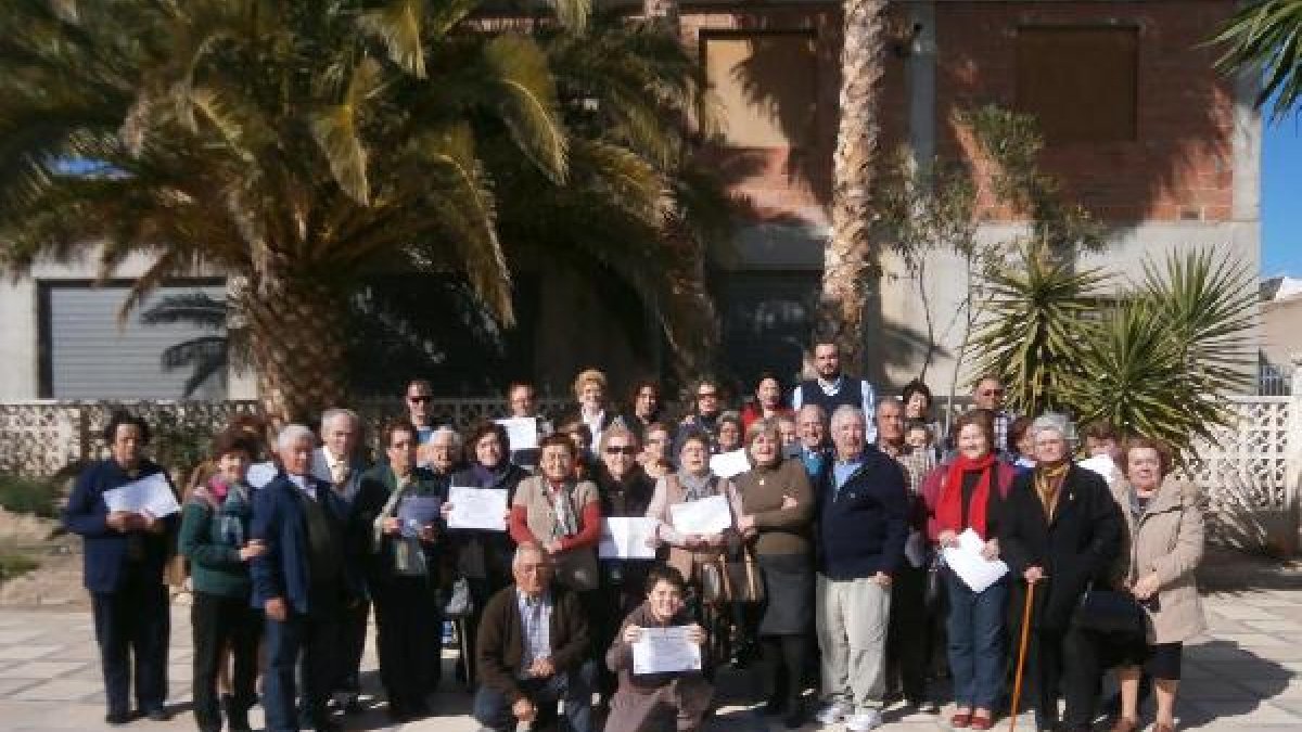 Foto de familia de los participantes en las primera edición de las jornadas.tyle>.apqj{pos