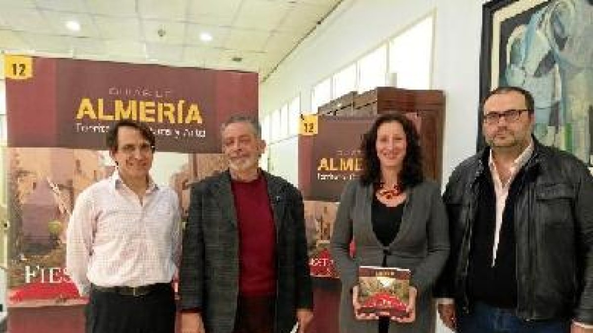Presentación de la guía del IEA ayer en el Palacio provincial.e