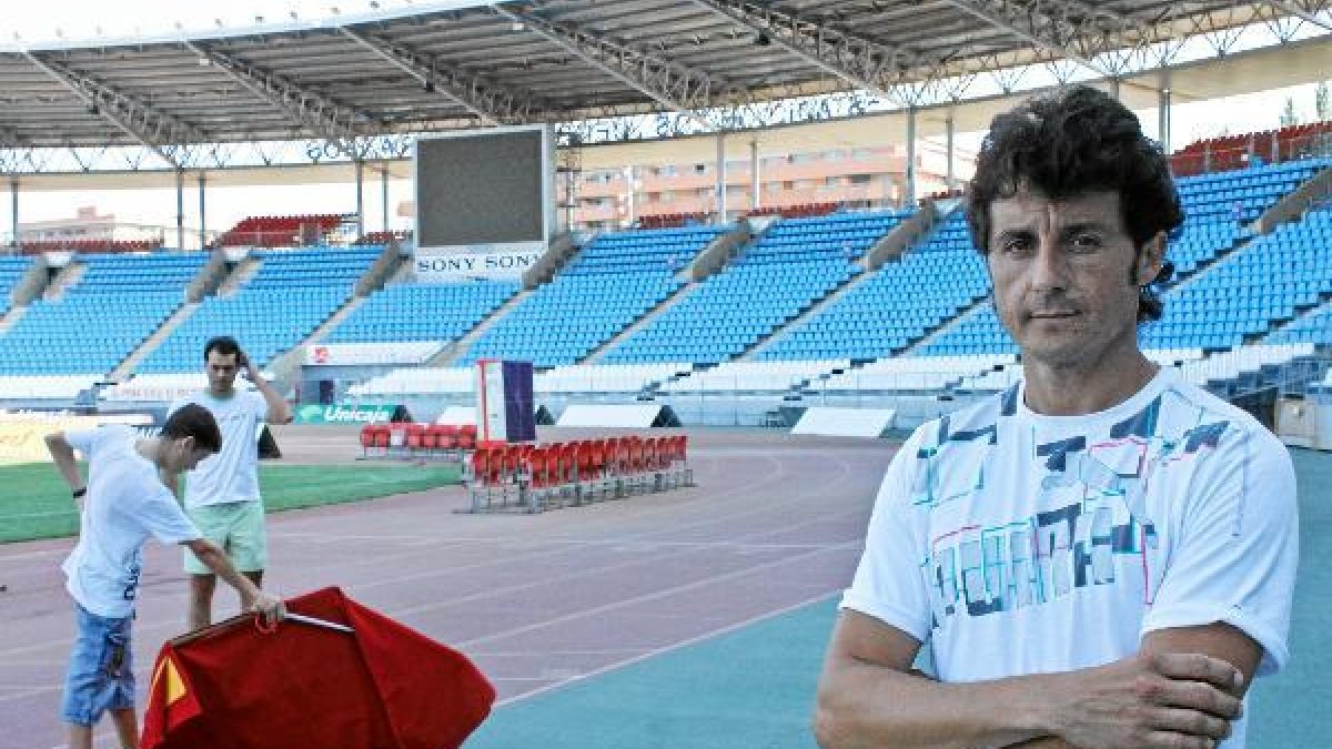 Ruiz Manuel en el Estadio de los Juegos Mediterre;clip:rect(469
