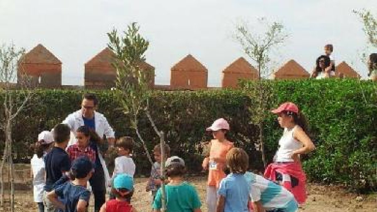 Talleres infantiles en el Conjunto Monumental de la Alcazabae;c