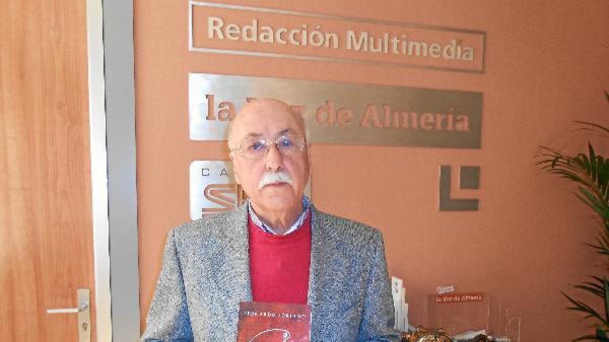 De las aulas a las librerías, el saber sigue marcando la labor de Soriano.tyle>.apqj{posit