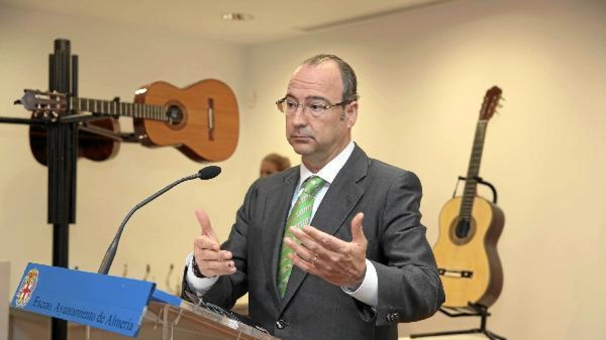 Luis Rogelio Rodríguez-Comendador, alcalde de Almeríae;clip:rec