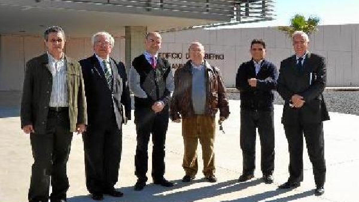 El grupo rector de la plataforma del Milenio de Almería al completotyle>.apqj{position:abs