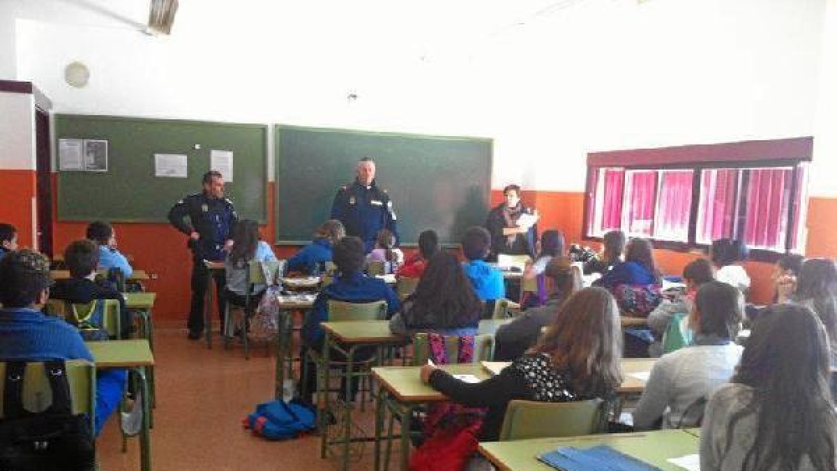 Charlas de preparación previas al simulacro. x,