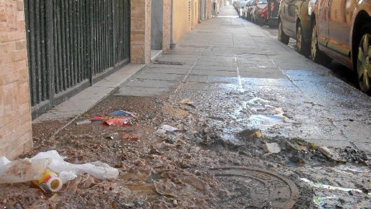 La alcantarilla situada en la calle San Ildefonso. e;clip:rect(