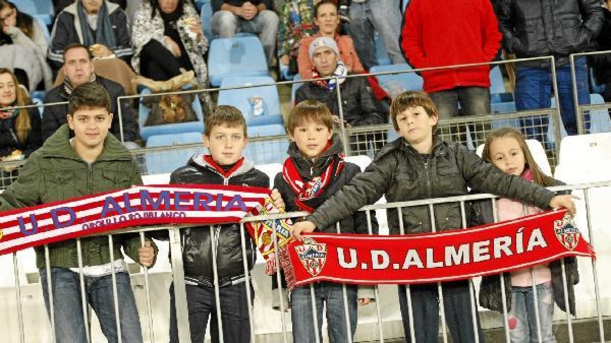 Aficionados pequeños, pero muy grandes x,auto,a