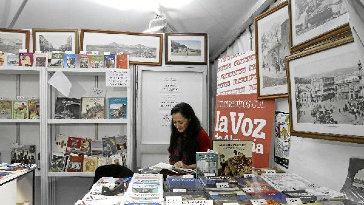 Expositor de la Feria del Libro del año 2012.