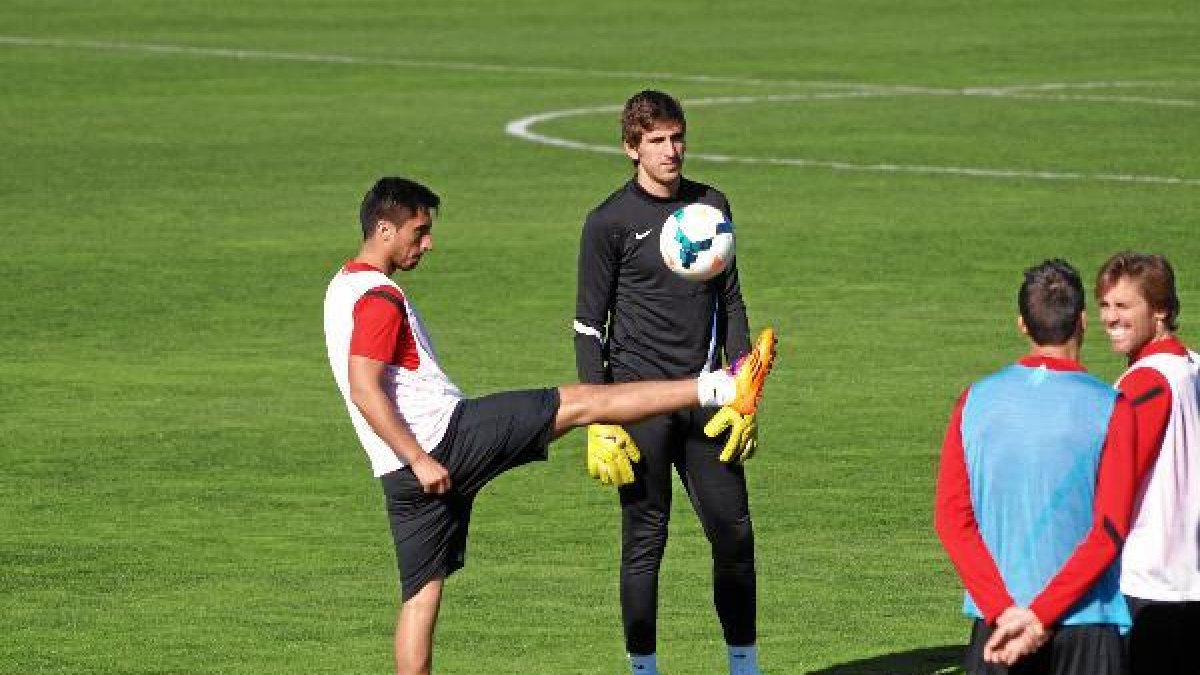 Hans Martínez y Julián Cuesta en el entreno de este jueves.e;cl